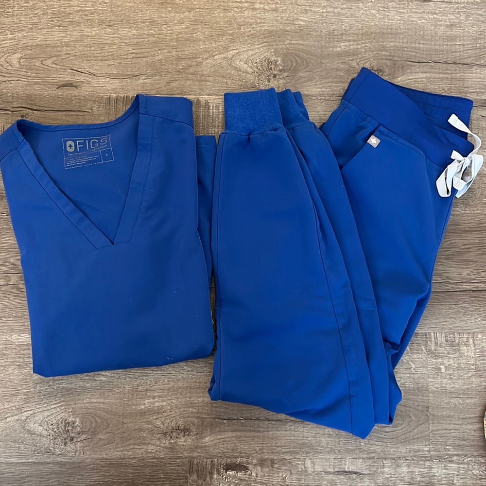 Figs womens jogger scrub set size small